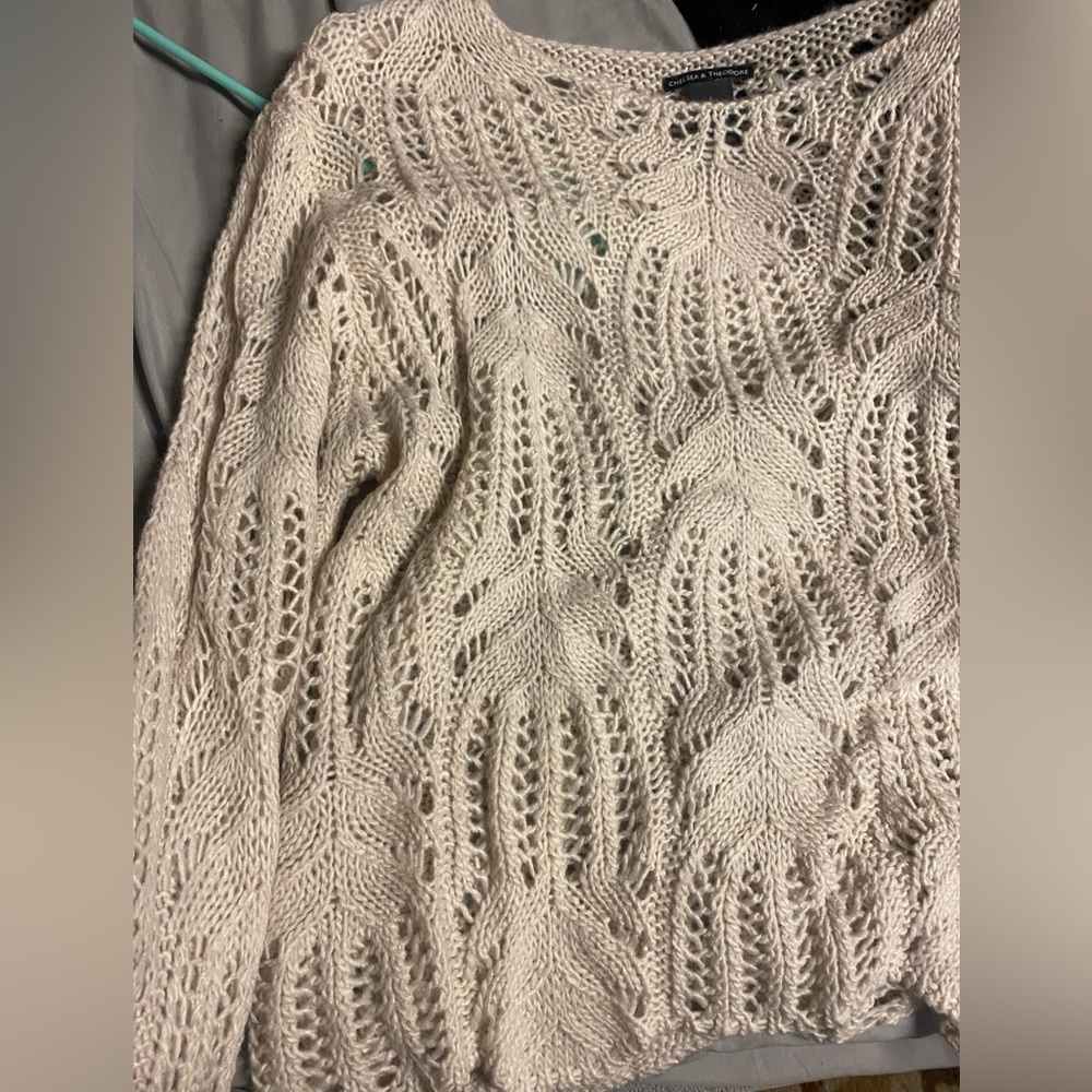 White wool sweater. Chelsea & Theodore. L. Never worn. Super comfy